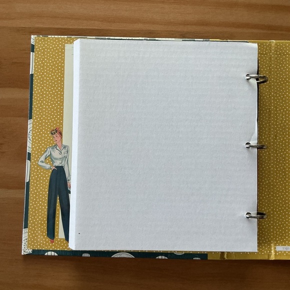 Simplicity Vintage Recipe Cards and Organizer - Yellow and Blue - Picture 5 of 7